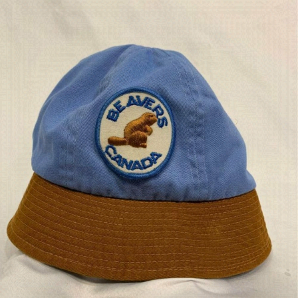 - AUTHENTIC original BEAVERS CANADA hat. Youth medium bucket hat.